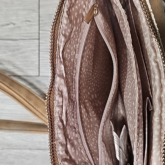 VRNYC x Target Crossbody Bag Tan - Picture 4 of 12